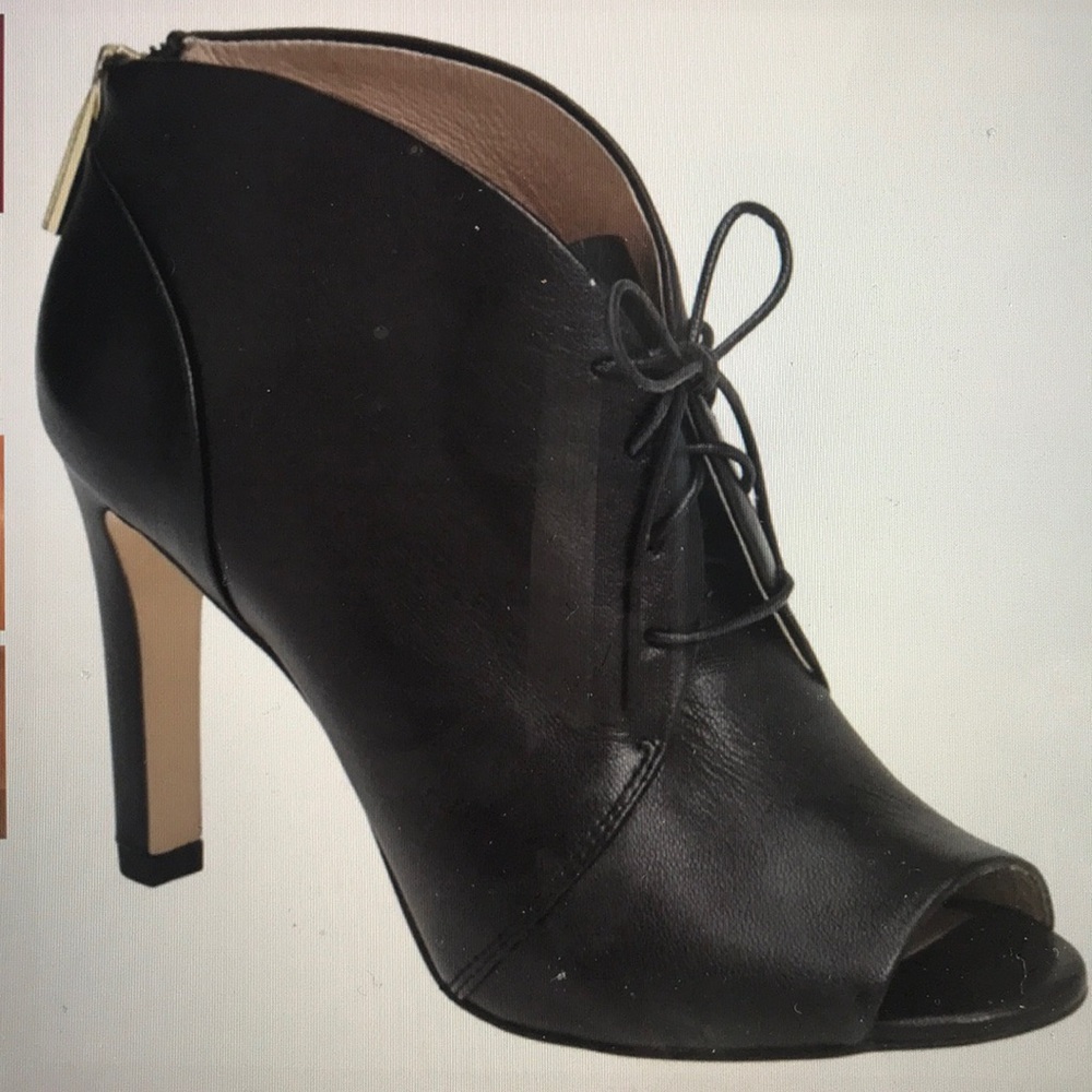 Louise et Cie Veronica Peep toe Lace Up booties